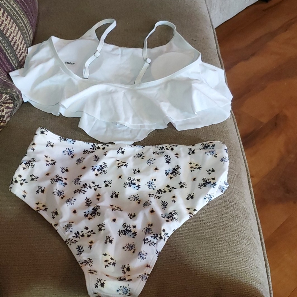 Cheeky bikini - Picture 6 of 10